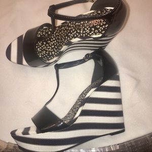 Cute Cosmopolitan striped wedges